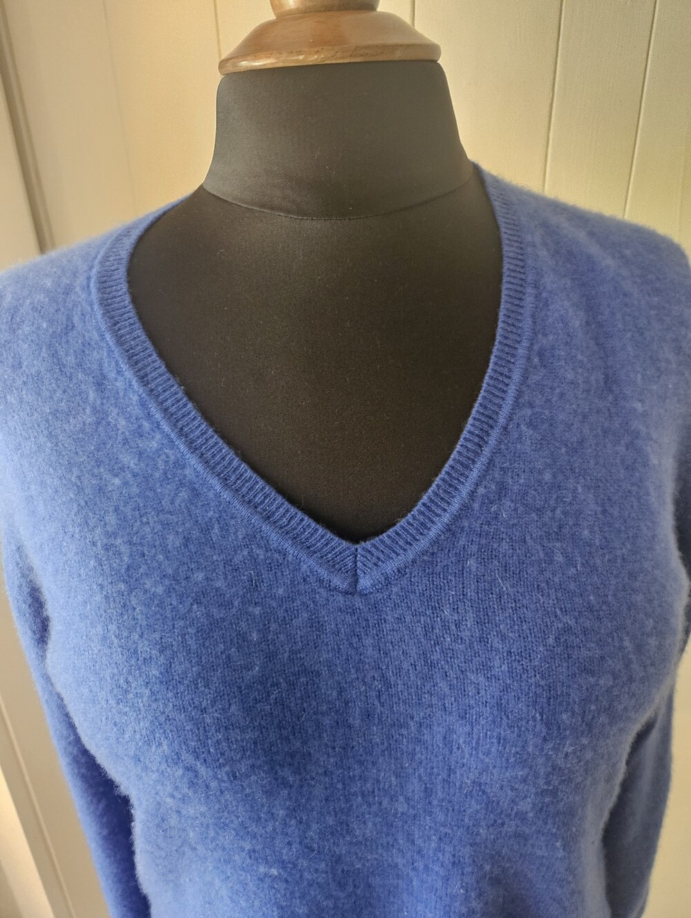 Charter Club 100% Cashmere Soft Royal Blue V-Neck Sweater
